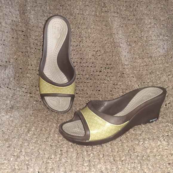CROCS-SASSARI-Brown/Beige-Green Circles Wedge Heel Slides-Sz 10-Excellent - Picture 1 of 8